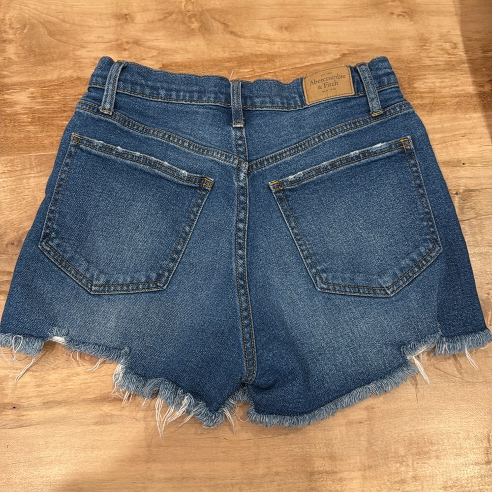 Abercrombie & Fitch Curve Love High Rise Jean Shorts 26/2 distressed raw hem - Picture 4 of 5